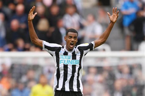 Alexander Isak back in full training and could play for Newcastle vs ...