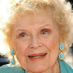 Gloria Stuart - Bio, Facts, Family | Famous Birthdays