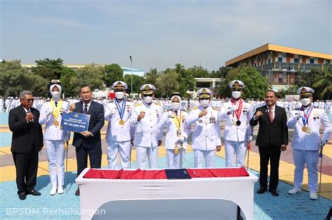 Wisuda 383 Lulusan STIP Jakarta, Capt. Arif Sebut Pentingnya Memiliki Karakter Kuat