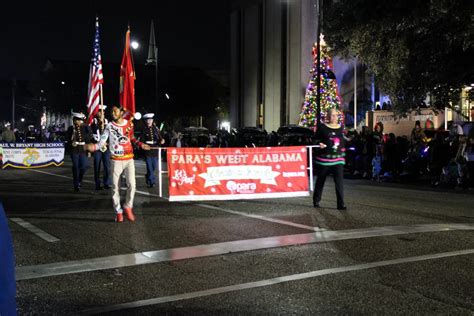 Crowds Brave Rain for Tuscaloosa's 46th Annual Christmas Parade