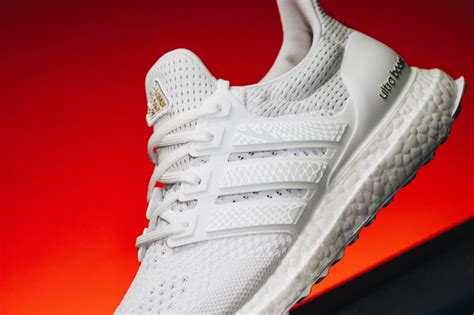 adidas 龍年限定跑鞋 ULTRABOOST 1.0 DNA 正式登場 | Hypebeast