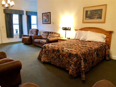 Our Rooms | Riverchase Lodge