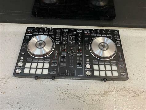 PIONEER DDJ SR SERATO CONTROLLER EXCELLENT CONDITION | in Enfield, London | Gumtree