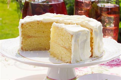 Lemon sponge cake | Baking Recipes | GoodtoKnow