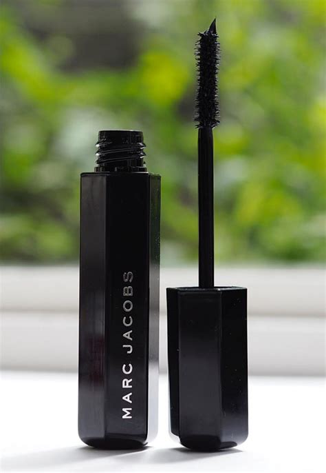 Marc Jacobs Velvet Noir Major Volume Mascara | British Beauty Blogger