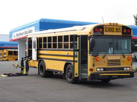 2006 Blue Bird All American 24 Passenger + 1 Wheelchair ADA Short School Bus - B33318 ...