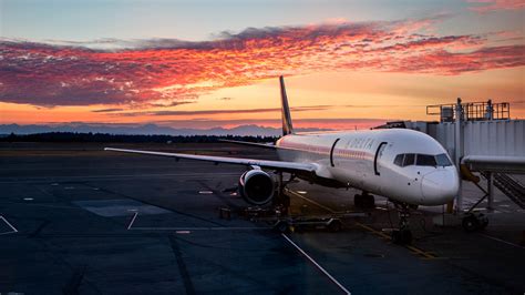 Download wallpaper: Airplane on SEATAC International Airport 1920x1080