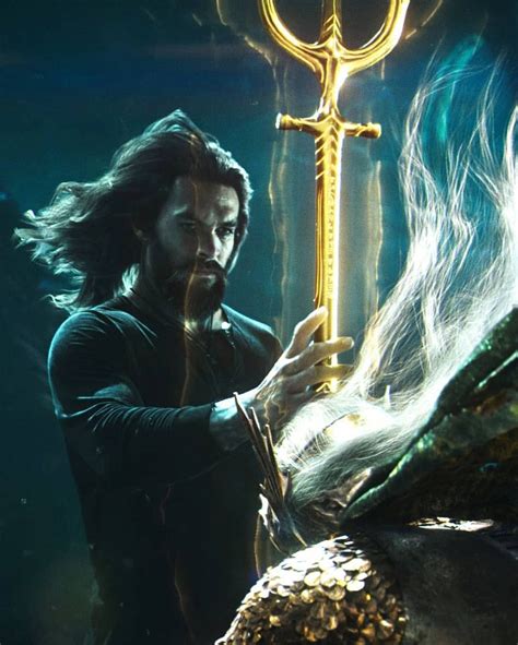 Aquaman receives the Trident Aquaman Dc Comics, Aquaman Film, Dc Comics ...