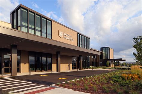 Walsh Construction completes Loyola Medicine Ambulatory Care Center