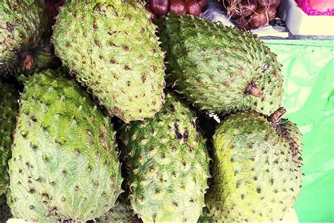 What Is Soursop and How Do You Eat It?