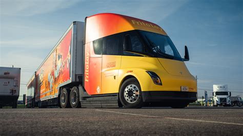 Tesla Semi electric truck with 500 miles* of range starts shipping this year, says Musk | Page ...