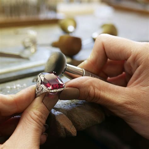 High jewellery from the House of Garrard in the House's workshop. Gemstone Jewelry, Gold Jewelry ...