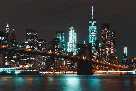 Pont De Brooklyn éclairé Pendant La Nuit · Photo gratuite