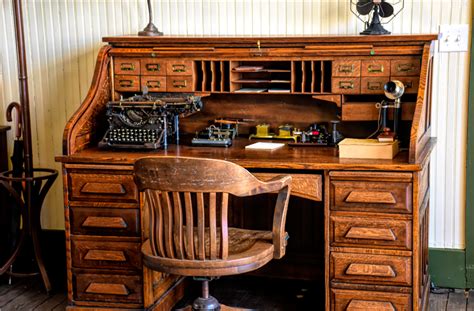 Old Writing Desk | seputarpengetahuan.co.id