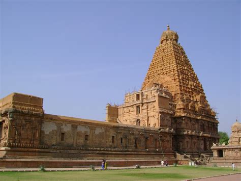 REFLECTIONS: Tanjore temple