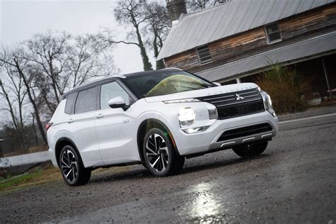 2023 Mitsubishi Outlander PHEV Is an Underdog Worth Rooting For - CNET