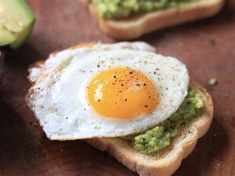 Avocado-egg Toast Recipe and Nutrition - Eat This Much