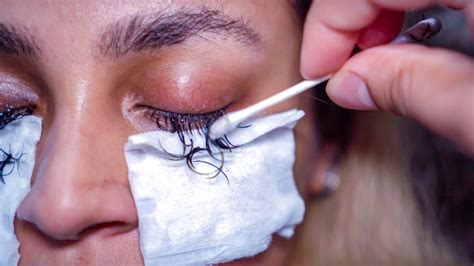 How To Remove Eyelash Extensions Without Pulling Out Eyelashes - HOWOTRE