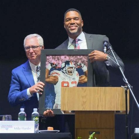 Michael Strahan inducted into Texas Sports Hall of Fame - ABC News