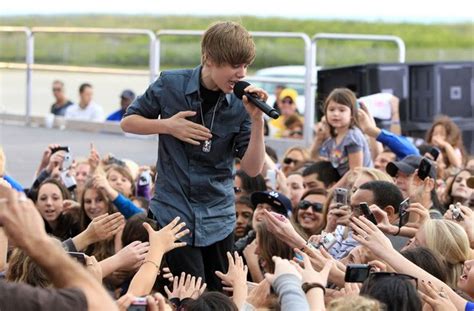 Justin Bieber: Justin Bieber - Live acts and Tours