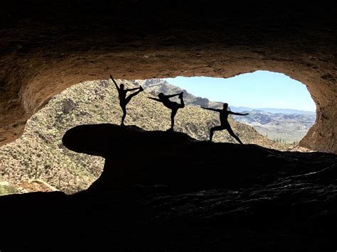 Wave Cave in Arizona. Superstition Mountains. Yoga poses. Hike. | Cuevas