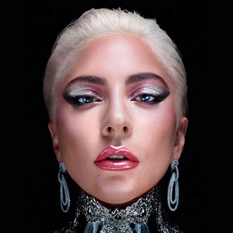 Lady Gaga tendrá su línea de makeup y esto es todo lo que sabemos