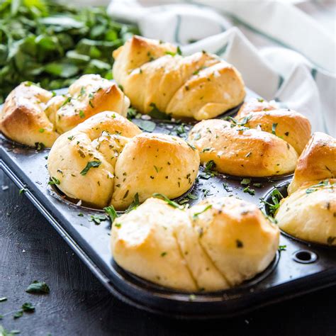 Easy Homemade Garlic Rolls - Aria Art