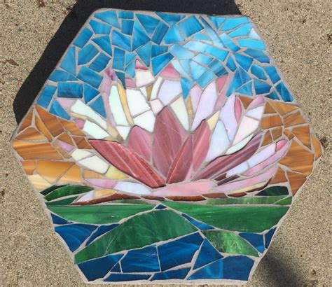 Lotus flower mosaic stepping stone | Mosaic flowers, Mosaic garden ...