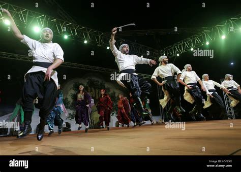 Palestinian dabka dance hi-res stock photography and images - Alamy