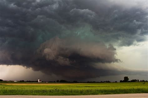 Fact or fiction? A green sky means a tornado is coming