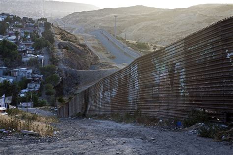 Ignacio Evangelista Photographs the U.S.-Mexico Border Fence in "The ...