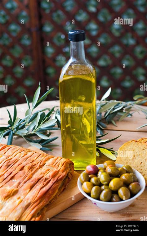 Olive oil bottle greek hi-res stock photography and images - Alamy