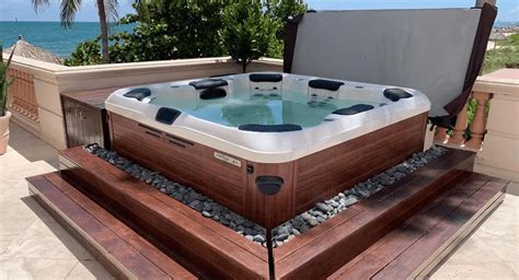 Hot Tub Prices: How Much Does a Hot Tub Cost ? | Royal Spas