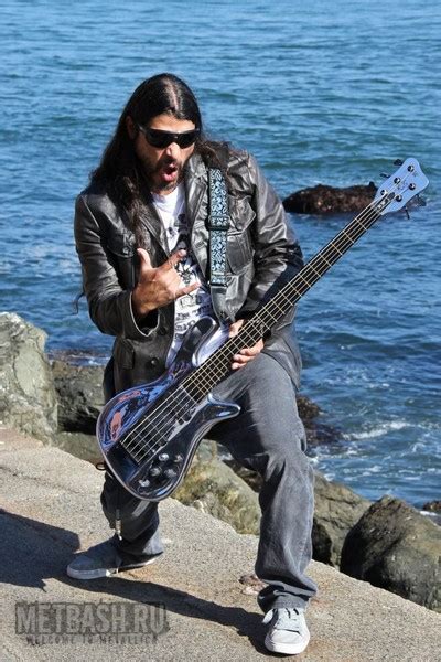 Robert Trujillo's Warwick Robert Trujillo Streamer Signature Bass ...