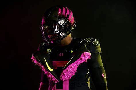 Oregon Ducks go pink for for breast cancer awareness