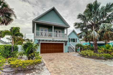 7 Charming Anna Maria Beach Cottages for a Seaside Retreat | Vacasa