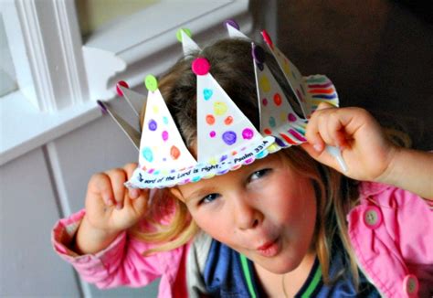 Paper Plate Crafts: Crowns - Fun Crafts Kids