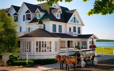 Mackinac Island Waterfront Hotels | Hotel Iroquois