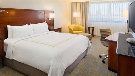 Hotel in Burbank, California | Los Angeles Marriott Burbank Airport