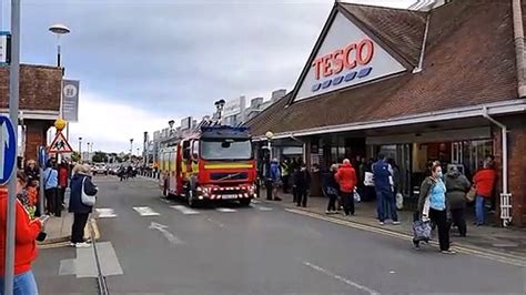 Tesco Falkirk Central Retail Park evacuated while Scottish Fire and Rescue investigate - video ...