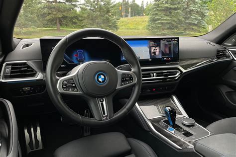 BMW iDrive 8 Infotainment Review: Looks Good but Missing Some Crucial Buttons