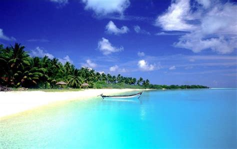 7 Pantai Terindah di Maluku