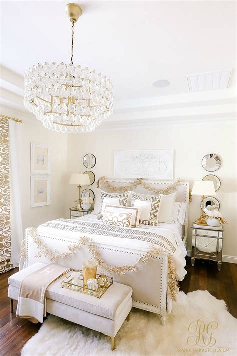 10+ White And Gold Themed Bedroom – PINMOMSTUFF