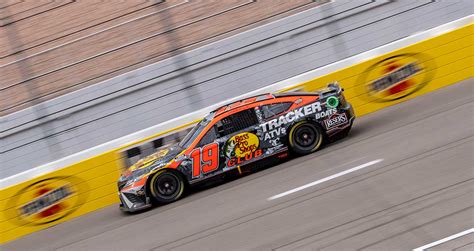 Martin Truex Jr. fades after late gamble at Las Vegas | NASCAR