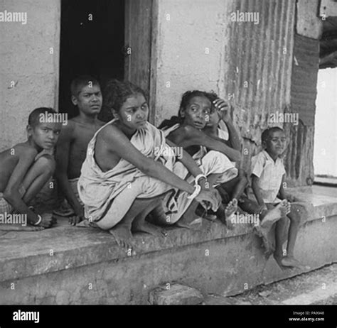 Bengal famine hi-res stock photography and images - Alamy