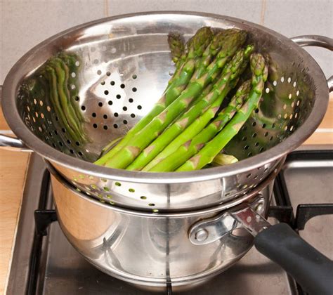 How to Steam Asparagus - The Veggie Table