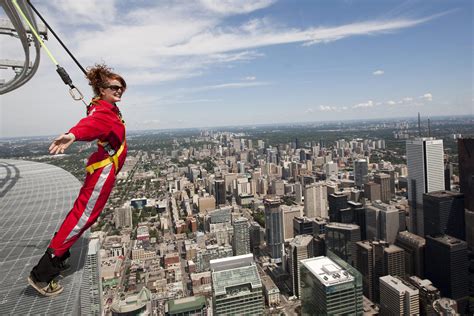 CN Tower’s EdgeWalk claims Guinness World Record | Toronto cn tower, Cn tower, Guinness world