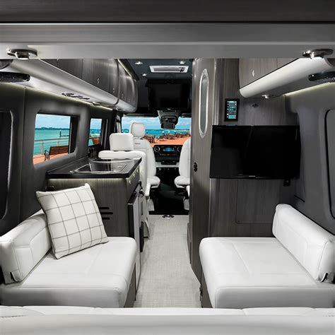 Features | Interstate Lounge EXT | Touring Coaches | Airstream