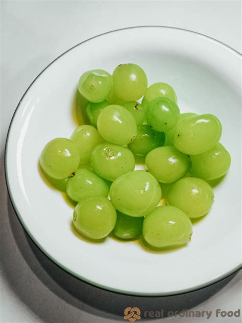 Shine Muscat Grapes — Most Expensive Grapes Ever? ⋆ Earth to Veg