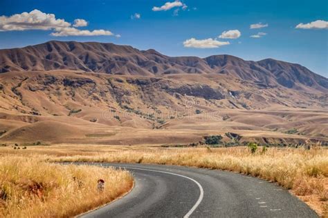 Route De Montagne Au Madagascar Central Image stock - Image du ciel ...